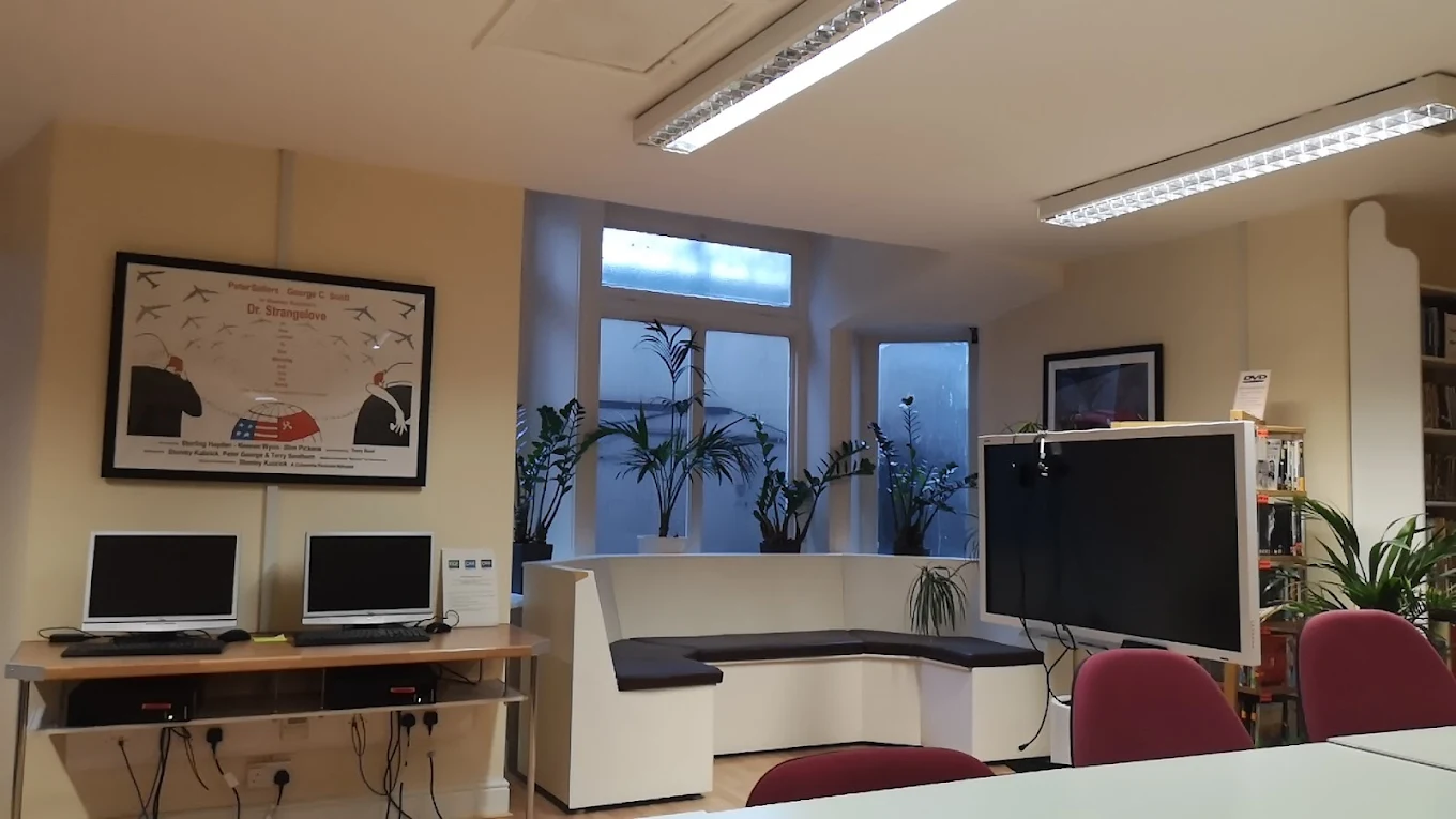 St Giles International gallery image 5