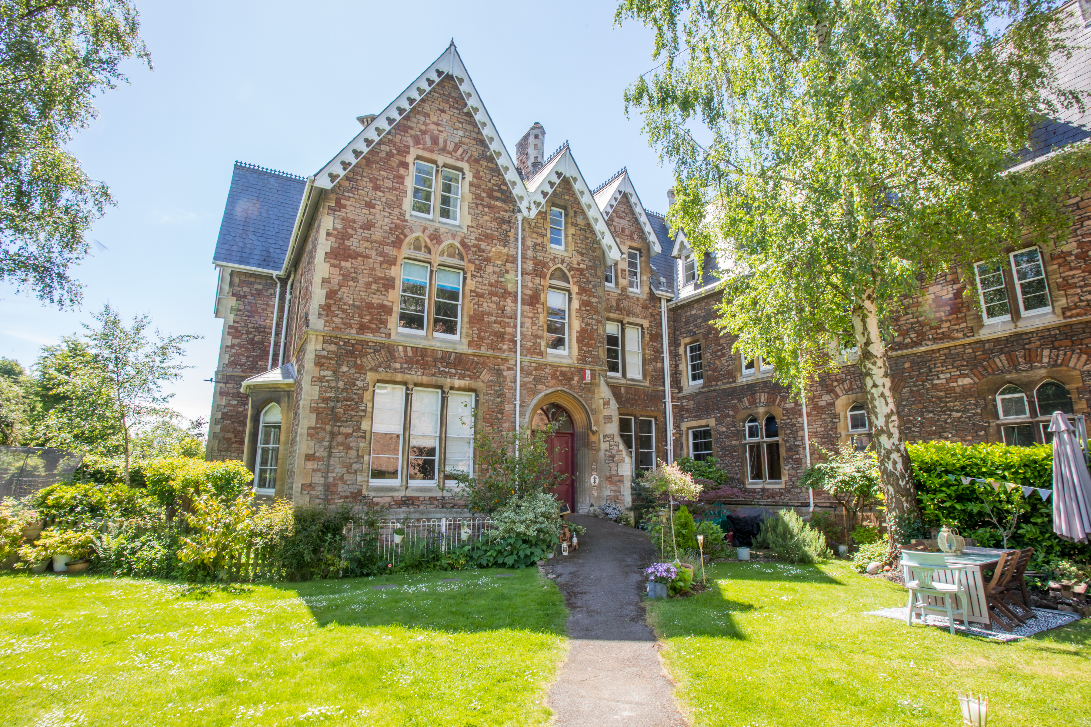 UK Language Courses (UKLC)